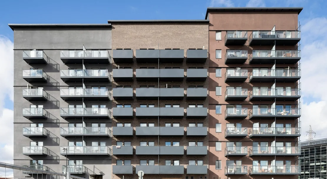 Häggvik, Sollentuna — puujulkisivuinen asuinkortteli